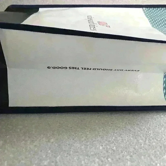 Vineyard Vines bag, tissue and stickers - Picture 2 of 4